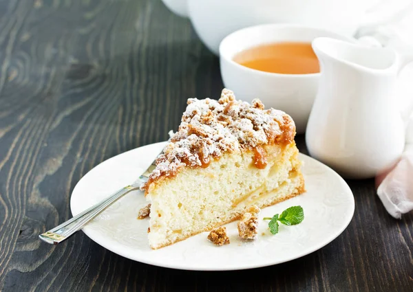 Apple Cake Caramel Crumble — Stock Photo, Image