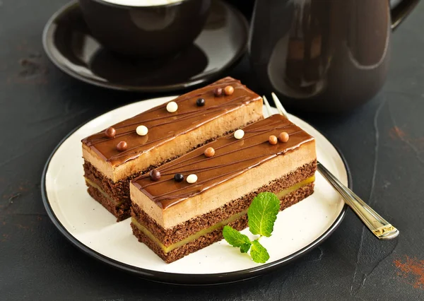 Ein Stück Leckerer Schokoladenkuchen — Stockfoto