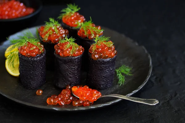 Panquecas Com Tinta Choco Com Caviar Vermelho Cozinha Russa — Fotografia de Stock