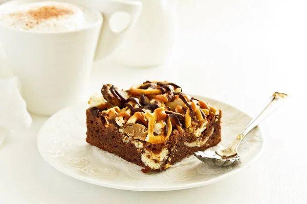 Brownie Chocolate Com Caramelo — Fotografia de Stock