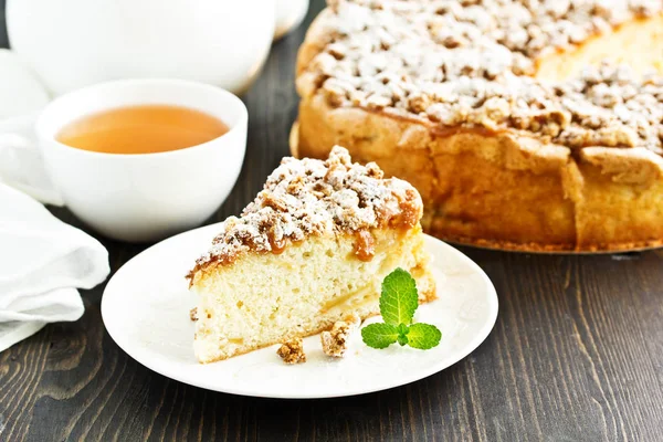 Apfelkuchen Mit Karamell Und Crumble — Stockfoto