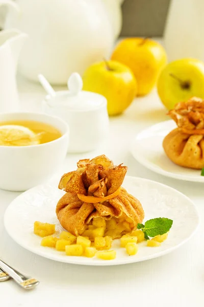 Russian Pancakes Stuffed Apples Caramel — Stock Photo, Image