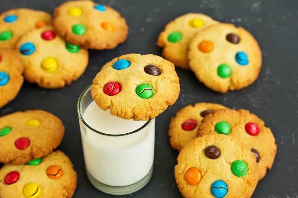 Galleta Shortbread Con Dulces Multicolores Chispas Chocolate — Foto de Stock