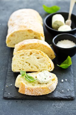 Ev yapımı taze ciabatta ekmeği