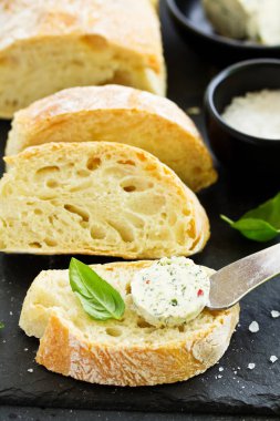 Ev yapımı taze ciabatta ekmeği