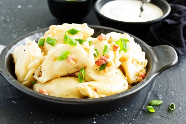 Dumplings Potatoes Onion Bacon Sauce Varenyky Vareniki Pierogi Pyrohy — Stock Photo, Image