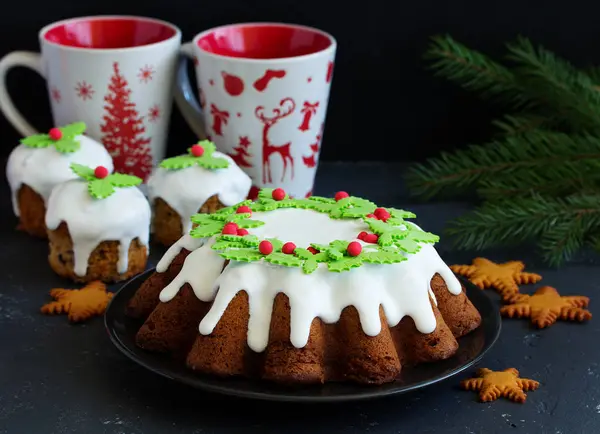 Neujahrsfruchtkuchen Mit Zuckerguss — Stockfoto