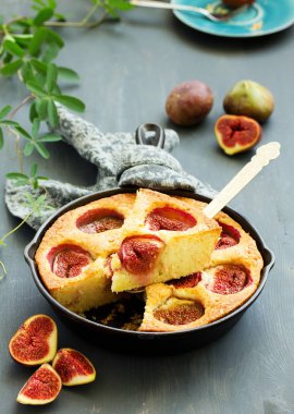 Pasta kadar incir ile kapatmak.