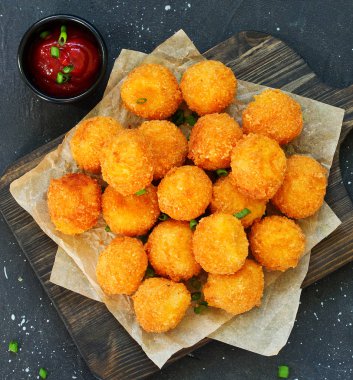 domates soslu peynirli cips.