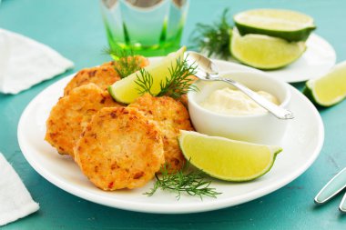 Somon ve tartar soslu pirzola.