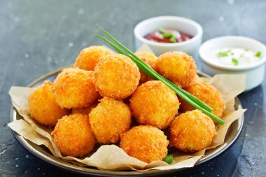 domates soslu peynirli cips.