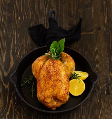 Limonlu ve otlu fırında tavuk.