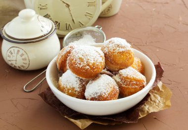 Donuts içinde toz şeker.