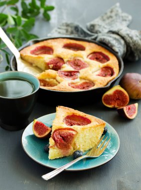 Pasta kadar incir ile kapatmak.