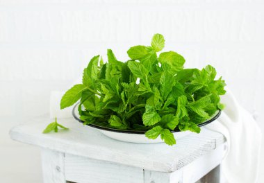 Yeşil taze nane. Seçici odak.