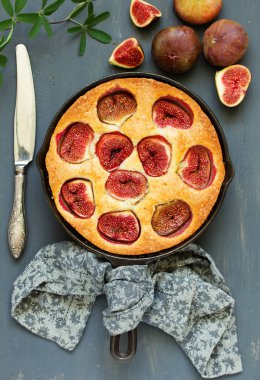 Pasta kadar incir ile kapatmak.