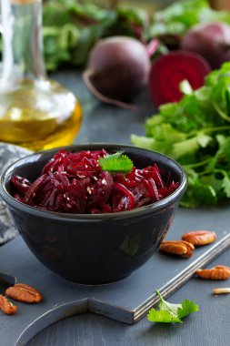 Susam ile pancar salatası.