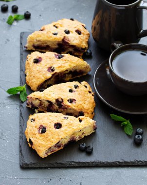 Yulaf ezmesi, yaban mersini ve Hindistan cevizi ile çörekler.