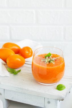 İspanyol domates çorbası ile sarı domates gaspaço.