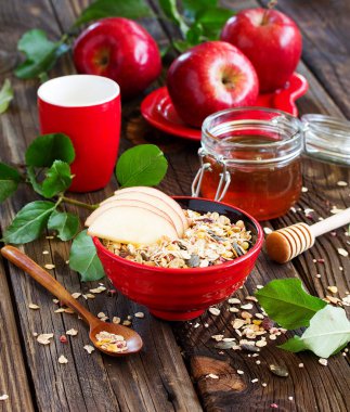 Kapatın Granola, elma, ahududu.,