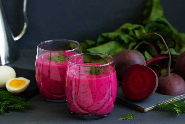 Sopa Fría Con Remolacha Yogur Pepinos Okroshka — Foto de Stock