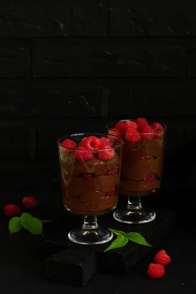 Mousse Chocolate Com Framboesas Foco Seletivo — Fotografia de Stock