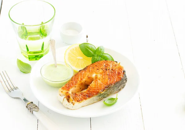 Piece Grilled Salmon Tarragon Sauce — Stock Photo, Image