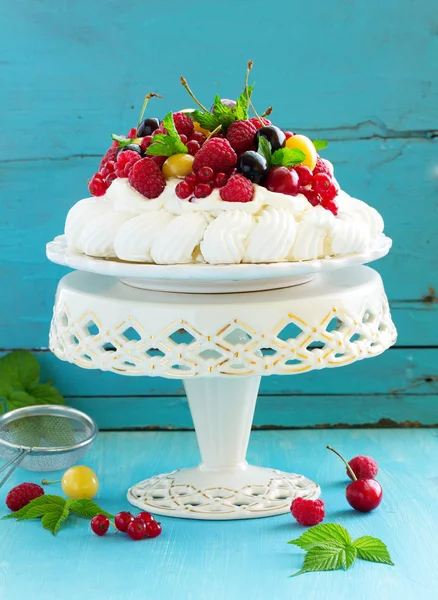 Tort Pavlova Fructe Padure Vara — Fotografie, imagine de stoc