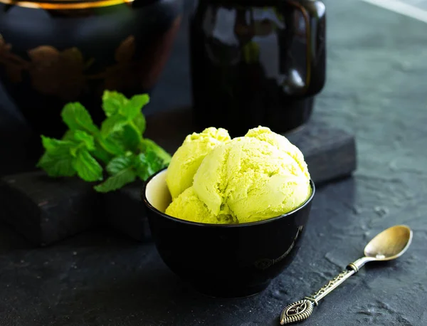 Homemade Pistachio Ice Cream — Stock Photo, Image