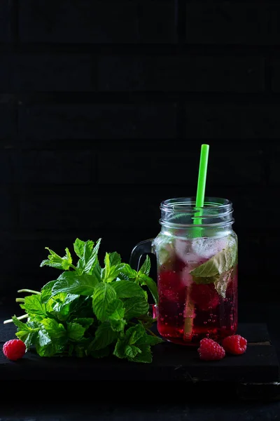 Summer Drink Raspberry Mint Selective Focus — Stock Photo, Image