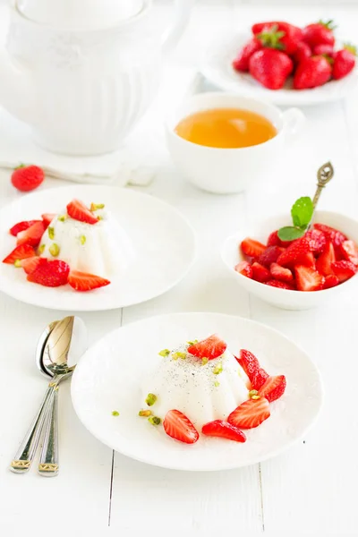 Creamy Panna Cotta Strawberries — Stock Photo, Image