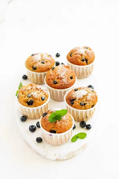 Havre Muffins Med Blåbär Mörk Bakgrund — Stockfoto