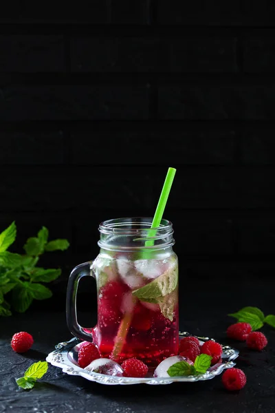 Summer Drink Raspberry Mint Selective Focus — Stock Photo, Image