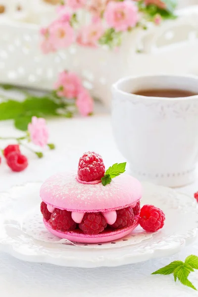 Torta Makarons Francés Con Frambuesas — Foto de Stock