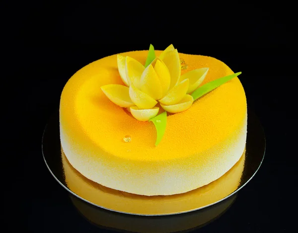 现代慕斯蛋糕 甜点法式烹饪 — 图库照片
