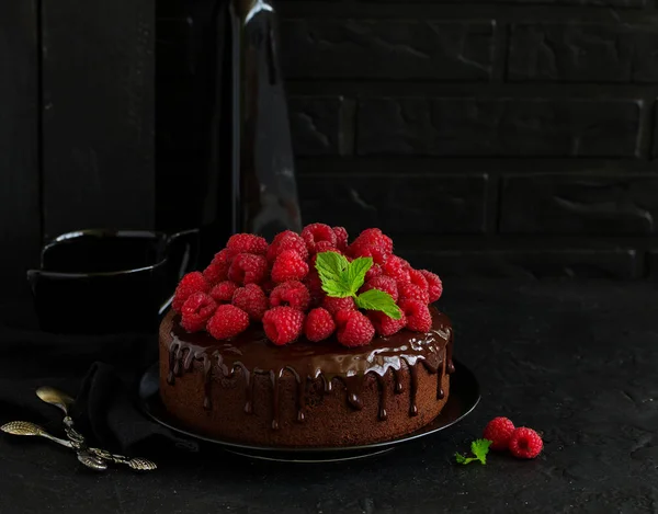 Вкусный Шоколадный Торт Шоколадной Глазурью Малиной — стоковое фото