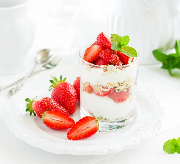 Dessert Glass Granola Yogurt Strawberries Useful Breakfast — Stock Photo, Image