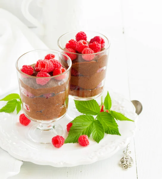 Mousse Chocolate Com Framboesas Foco Seletivo — Fotografia de Stock