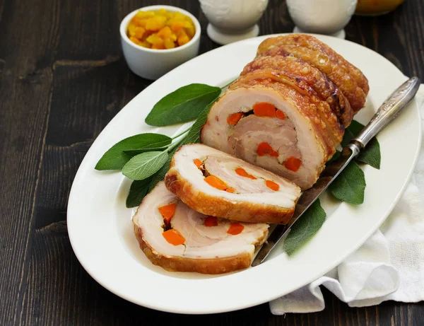 Lomo Cerdo Frito Relleno Zanahorias Ajo Plato Festivo —  Fotos de Stock