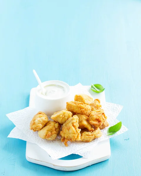Chicken nuggets with cream sauce