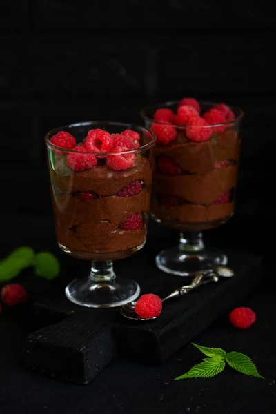 Mousse Chocolate Com Framboesas Foco Seletivo — Fotografia de Stock