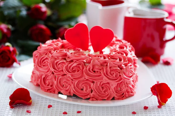 Gâteau Anniversaire Pour Saint Valentin Avec Des Roses — Photo