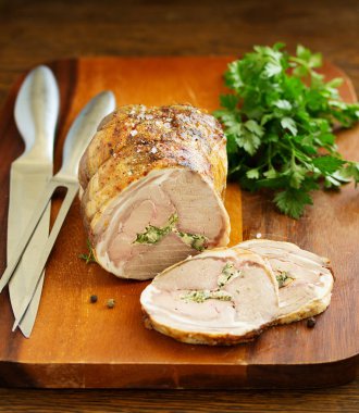 Şampiyon ve maydanozla doldurulmuş kuzu pirzolası..