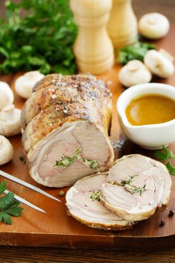 Şampiyon ve maydanozla doldurulmuş kuzu pirzolası..