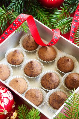 Kutusunda lezzetli kek