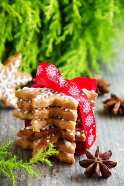 Noel zencefilli kurabiye bir kar tanesi şeklinde.