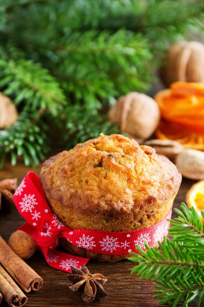 Kürbis Und Karottenmuffins Auf Dem Neujahrstisch — Stockfoto