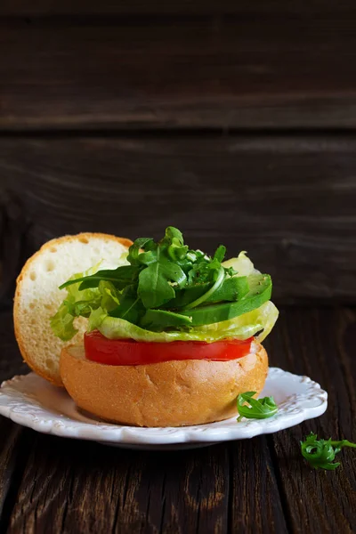 Dietary Vegetable Burger Avocado Salad — Stock Photo, Image
