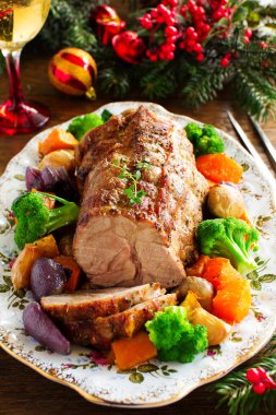 Sebze ve baharatlar ile Kızartma domuz.