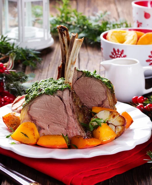 Weihnachten Roastbeef Mit Yorkshire Pudding Und Gebratenem Gemüse Festessen — Stockfoto